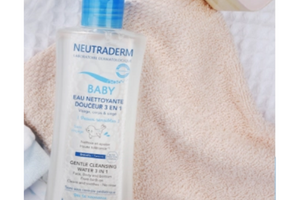 eau nettoyante Douceur de Neutraderm Baby
