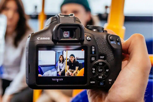 appareil photo Reflex Canon 2000D