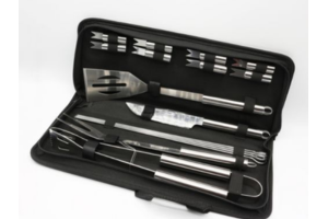 un kit d'ustensiles pour barbecue