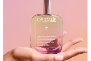 une huile de soin Lissage et GLow Caudalie