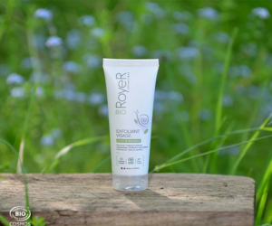 un exfoliant visage RoyeR Cosmétics