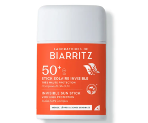 un stick solaire invisible SPF50+ de Biarritz