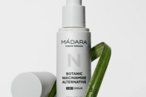 un sérum botanique alternatif niacinamide de Mádara
