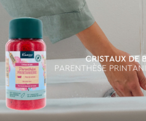 un flacon de cristaux de bain Parenthèse Printanière Kneipp
