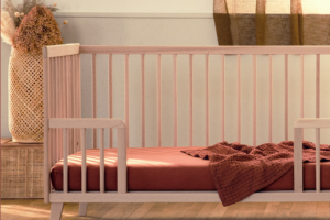 un lit bébé Turia et son matelas Cocolatex