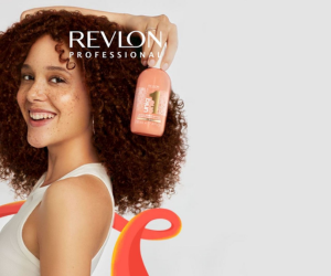 un spray UniqOne Curls de Revlon