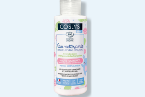 une eau nettoyante bébé de Coslys