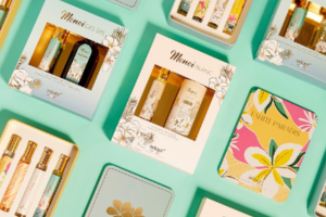 un coffret de parfums solaires