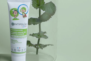 un dentifrice spécial enfant au goût naturel de menthe