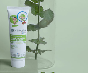 un dentifrice spécial enfant au goût naturel de menthe
