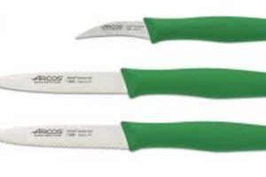 un lot de couteaux professionnels Arcos