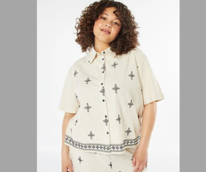 ensemble grande taille brodé en beige de Kiabi